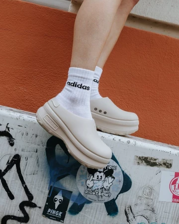 adidas stan smith mule on feet