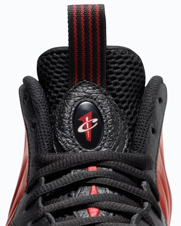 Nike Air Foamposite One Metallic Red Detail Zunge