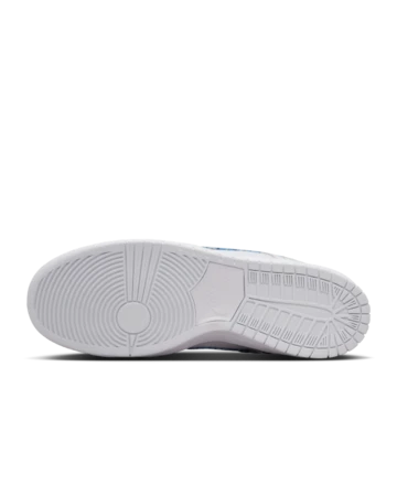 Nicole Hause x Nike SB Dunk Low Victory Of The People Sohle