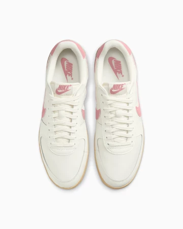 Nike Field General Rust Pink Paar von oben