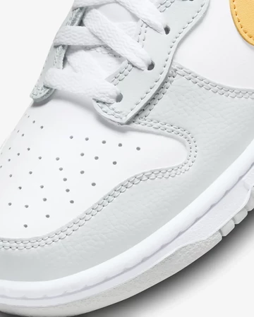 Dunk High Melon Tint details toe box