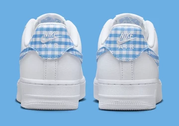 Air Force 1 University Blue Gingham von hinten