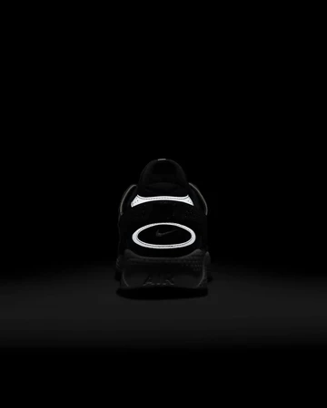 Nike Air Huarache Runner Brown von hinten im dunkeln mit 3M