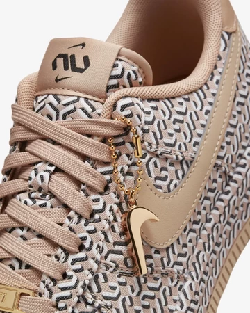 Air Force 1 LX United in Victory Detail Zunge