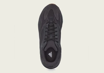 adidas Yeezy Boost 700 Utility Black von Oben