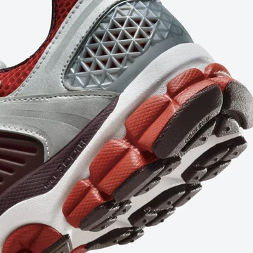Nike Vomero 5 Mystic Red Detail Ferse