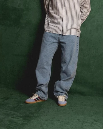 adidas Gazelle Indoor Blue Dawn asphaltgold on-feet Bilder