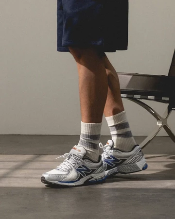 New Balance 860 Silver Royal Detail On Feet