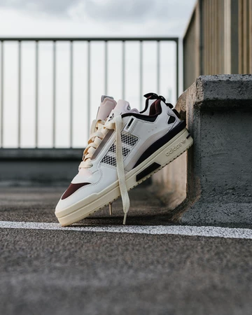 adidas Forum Mod Low Details schräg