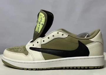 Travis Scott Jordan 1 Low Golf von der seite