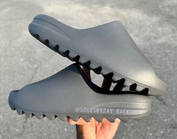 adidas Yeezy Slide Granite Motion Paar