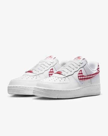 Air Force 1 Mystic Red Gingham schräg
