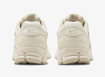 Nike Vomero 5 Sail Light Bone von Hinten