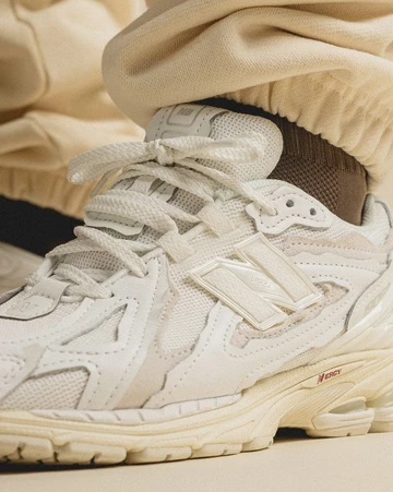 New Balance 1906D Protection Pack White CloseUp