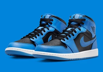 Jordan 1 Mid University Blue Black schräg
