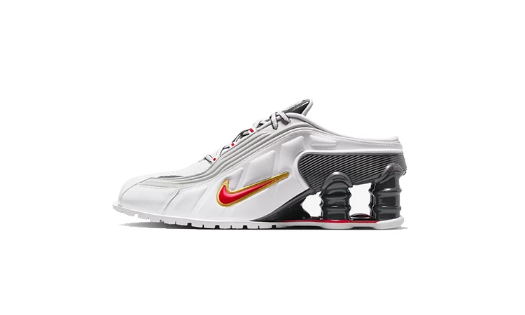 Martine Rose x Nike Shox R4 Metallic Platinum - Titelbild