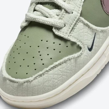 Dunk Low Be 1 of One Detail Toebox