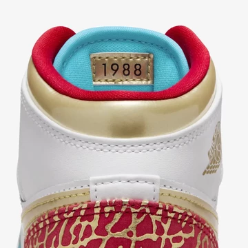 Jordan 1 Mid UNC to Chicago details zunge