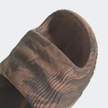 adidas adilette 22 Clay Strata Detail Toebox