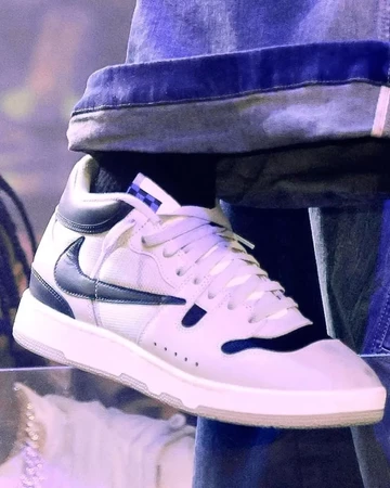 Travis Scott UTOPIA Fake Bild 3