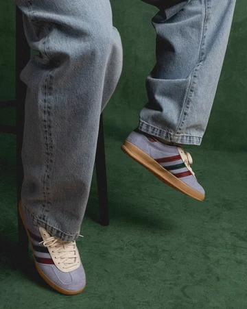 adidas Gazelle Indoor Blue Dawn asphaltgold on-feet Bilder