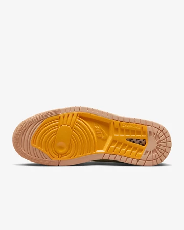 Jordan 1 CMFT 2 Muslin Vivid Orange sohle