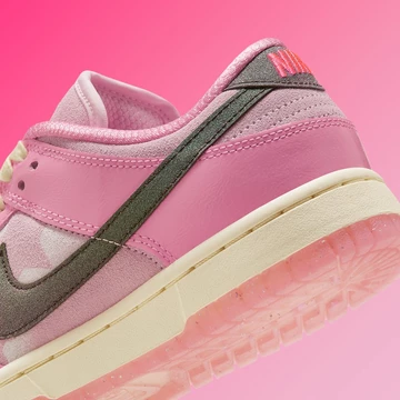 Dunk Low Barbie Movie - Ferse (Detail)
