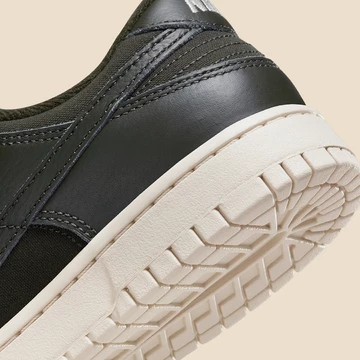 Dunk Low Premium Sequoia ferse details