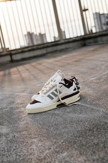 adidas Forum Mod Low Details in der Sonne