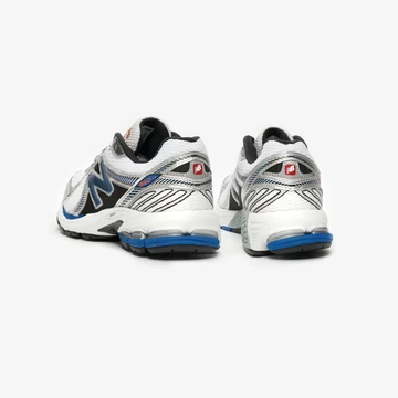New Balance 860 Silver Royal von Hinten