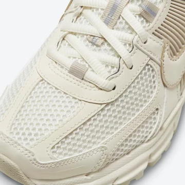 Nike Vomero 5 Sail Light Bone Detail Toebox