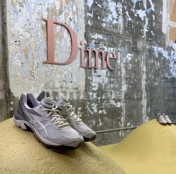 DIME ASICS GT-2160 Arctic Wolf auf der Fashion Week