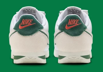 Nike Cortez All Petals United von hinten