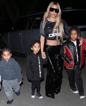 Fußball Trikots auf StockX Kim Kardashian im trikot