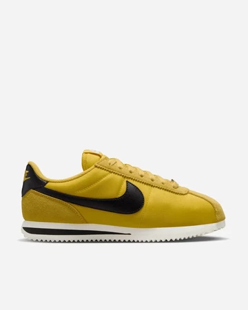 Nike Cortez Vivid Sulfur von unten seitenansicht