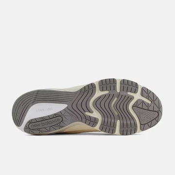 New Balance 990v6 Cream von unten