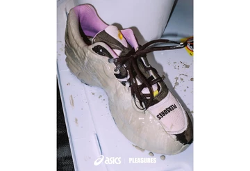 Pleasures x ASICS Gel-NYC im Dreck