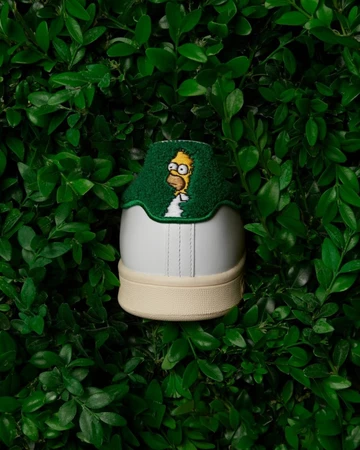 Homer Simpson adidas Stan Smith im Bush