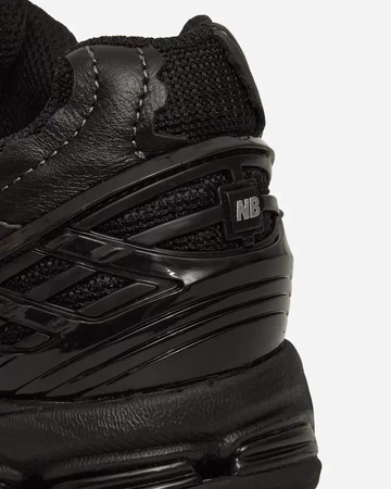 New Balance 1906D Protection Pack Black Detail Ferse