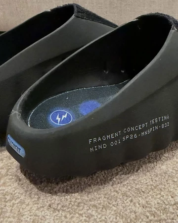 Fragment Nike MIND 001: Futuristischer Slipper mit Fragment-DNA