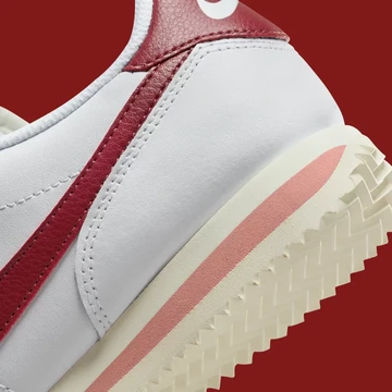 Nike Cortez Red Stardust Detail Ferse