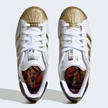 Yu Gi Oh adidas Superstar von oben