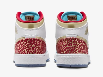 Jordan 1 Mid UNC to Chicago von hinten