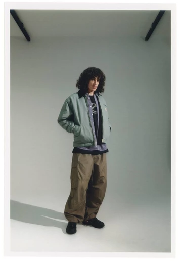 Carhartt Herbst Winter 2023 Kollektion Lookbook helle Übergangsjacke