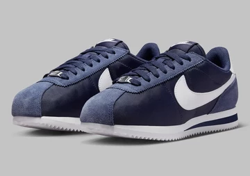 Nike Cortez Midnight Navy schräg von vorne