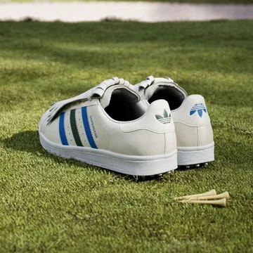 Rolling Links x adidas Superstar Spikeless Golf Paar von hinten