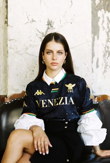 Fußball Trikots auf StockX Venezia FC Lookbook