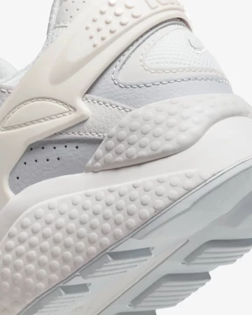 Nike Huarache Runner Summit White Detail Ferse