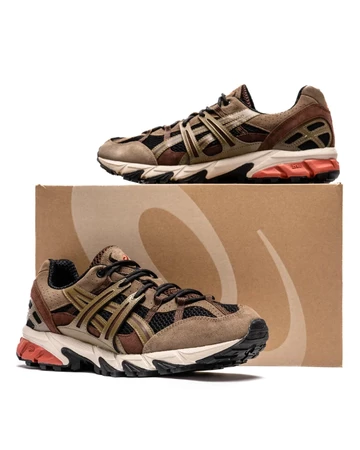 ASICS Gel Sonoma 15-50 Clay Canyon beide schuhe auf dem karton