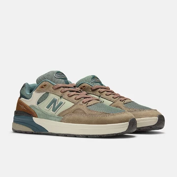 Andrew Reynolds x New Balance 933 Mushroom New Spruce Paar